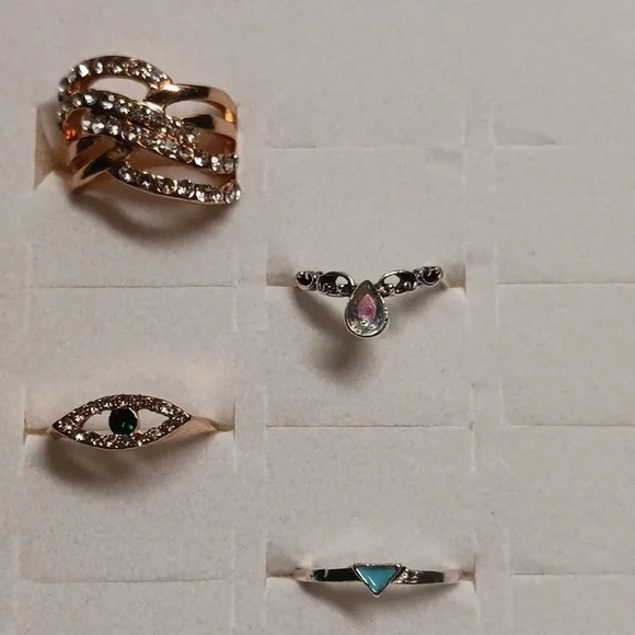 ⭐️Ring #4⭐️ 4.5 Size Rings. NWT. Silver colors, gold colors, faux diamonds. - Picture 8 of 16